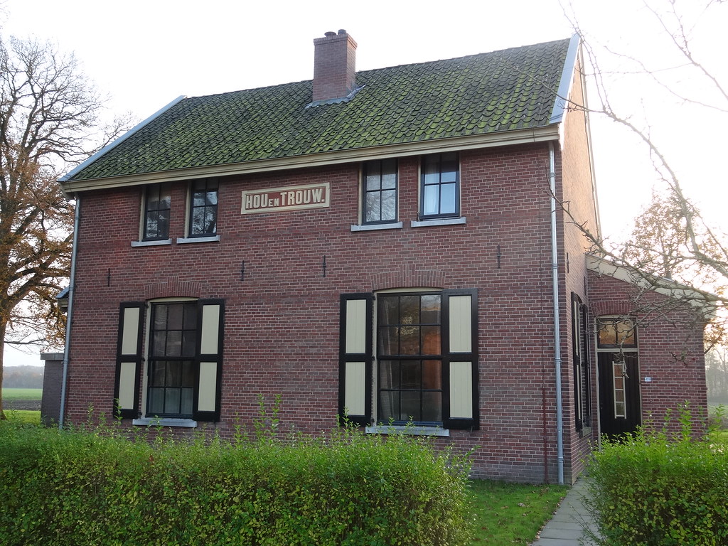 Veenhuizen: Hou en Trouw Housing, This is a double house …